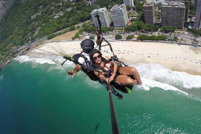 Tandemflyrio paragliding, Rio de Janeiro - Safety first with Mahmoud: harness checks, calm guidance, and organized launch
