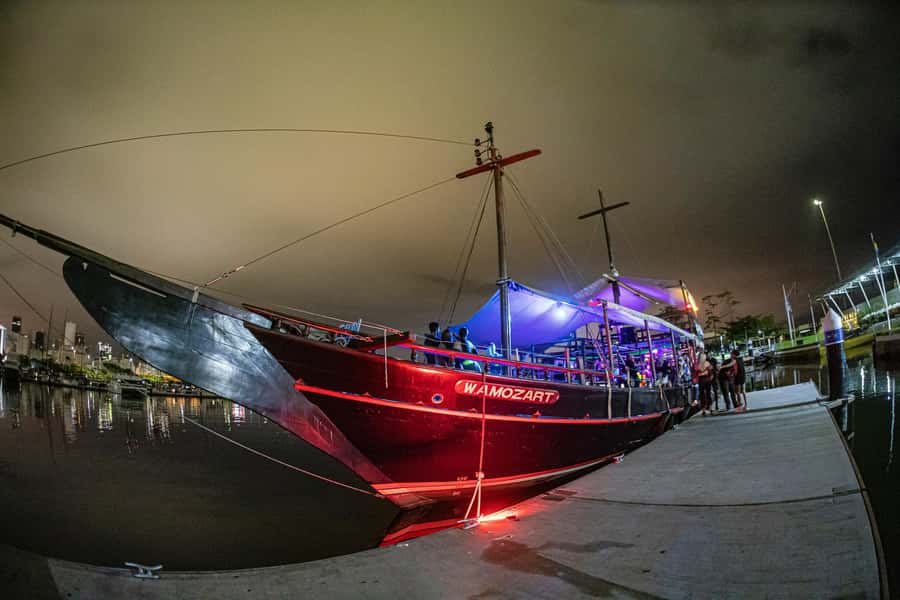Unforgettable Boat Party - What the Guided Marina Moment Adds (Marina da Glória)