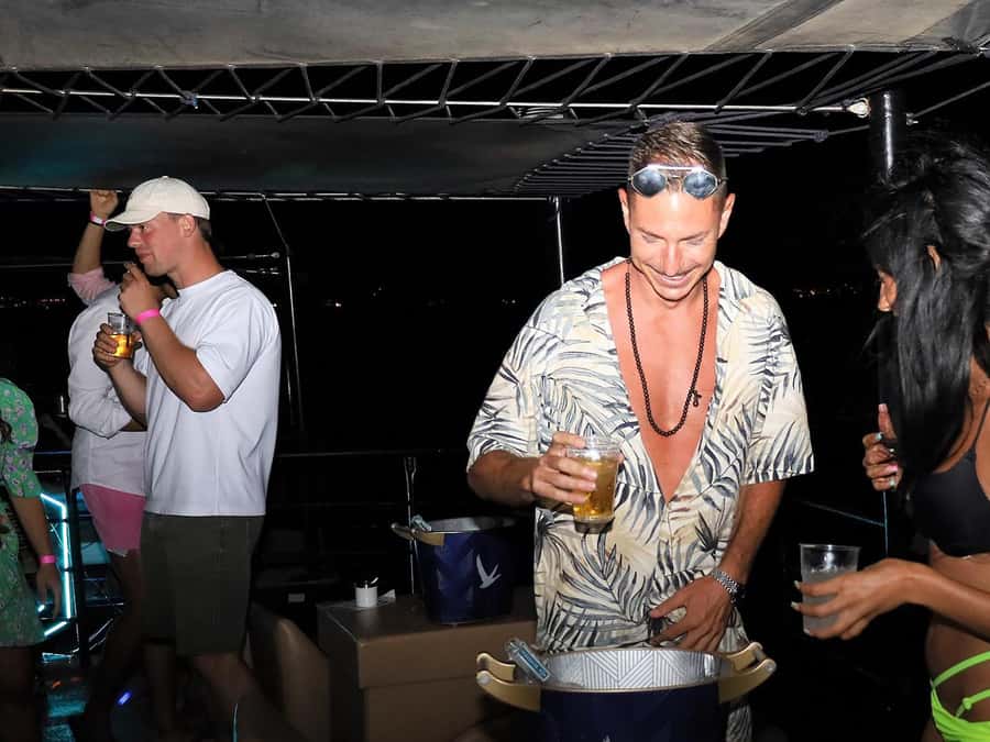 Unforgettable Boat Party - Drinks, Music, and Crowd Energy: What You’ll Feel on Board